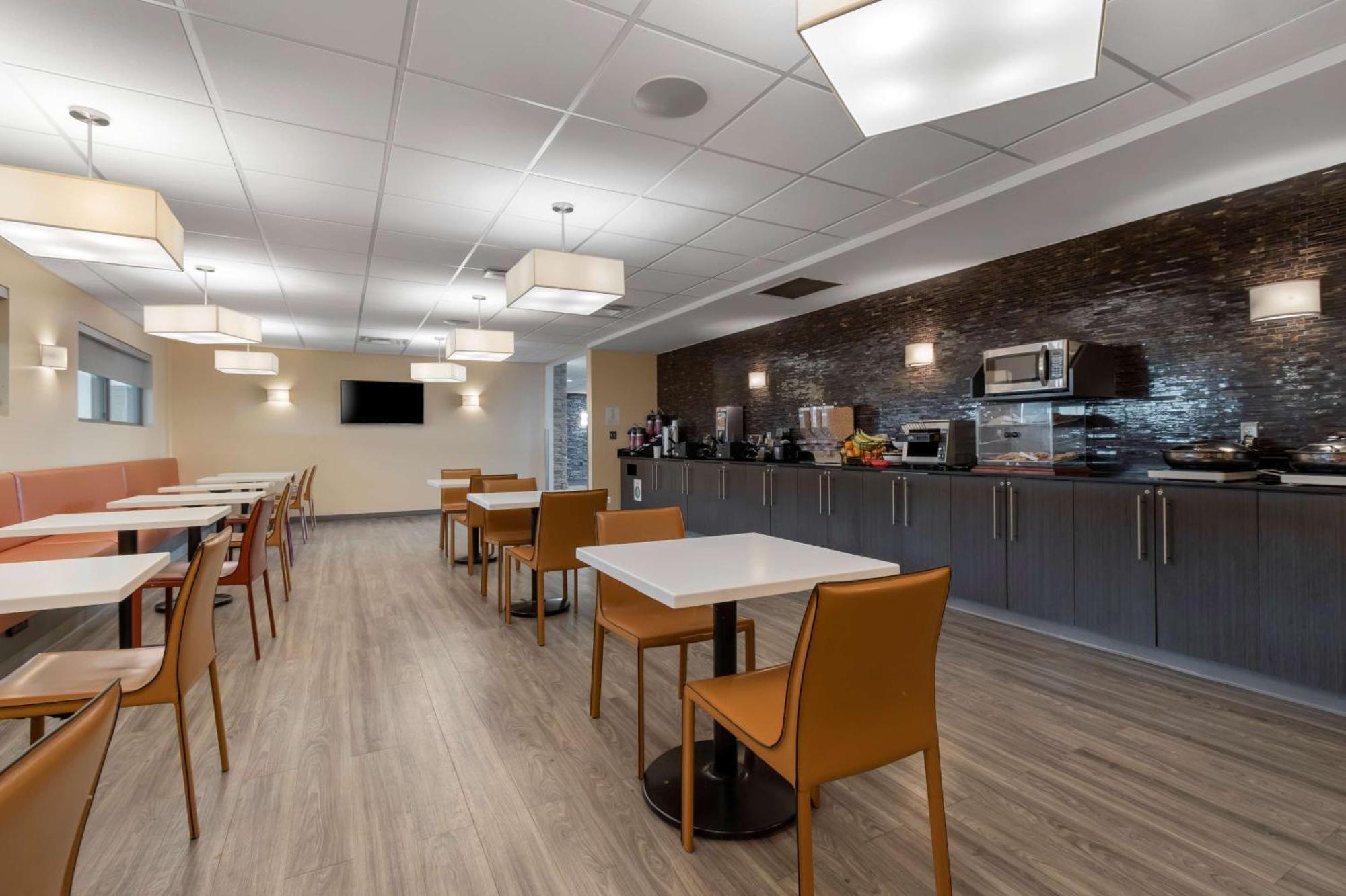 ססקאטון Best Western Plus Airport Inn & Suites מראה חיצוני תמונה
