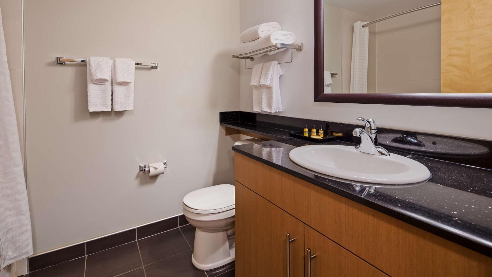 ססקאטון Best Western Plus Airport Inn & Suites מראה חיצוני תמונה