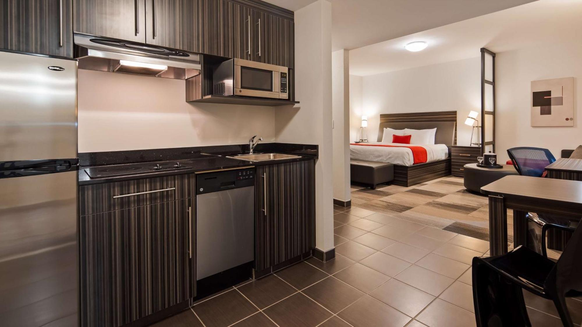 ססקאטון Best Western Plus Airport Inn & Suites מראה חיצוני תמונה