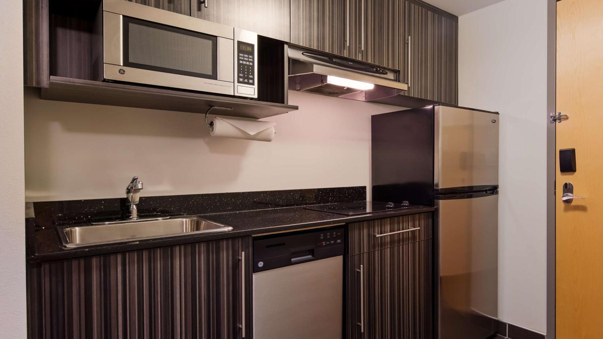 ססקאטון Best Western Plus Airport Inn & Suites מראה חיצוני תמונה