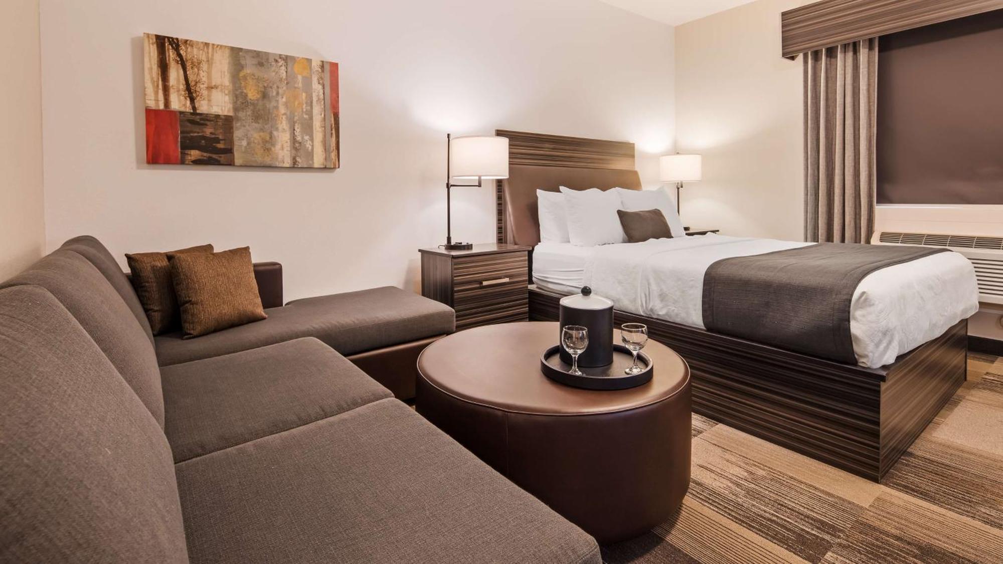 ססקאטון Best Western Plus Airport Inn & Suites מראה חיצוני תמונה